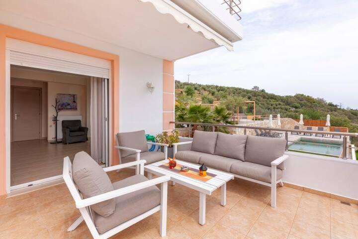 Villa Oasis Galatas  Bagian luar foto
