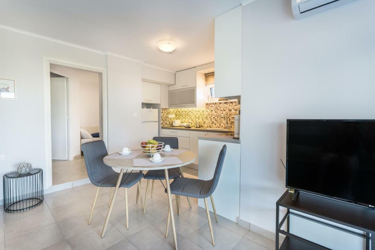 Villa Oasis Galatas  Bagian luar foto