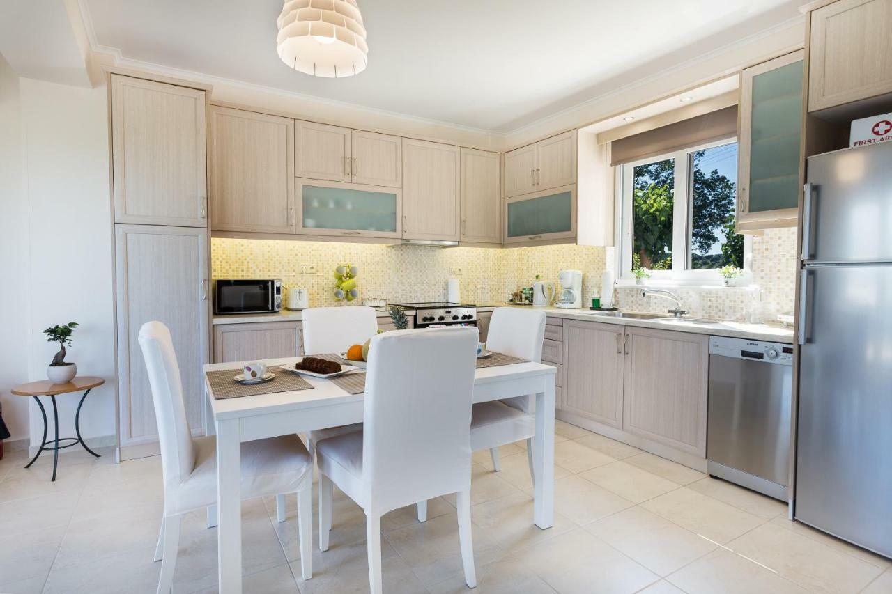 Villa Oasis Galatas  Bagian luar foto