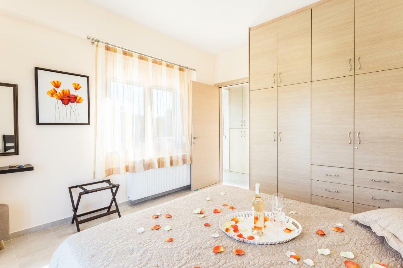 Villa Oasis Galatas  Bagian luar foto